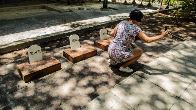 Graves-of-Hemmingways-dogs-web